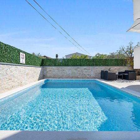 Aquarius Apartments - Beachside With Heated Pool 沃迪切 外观 照片