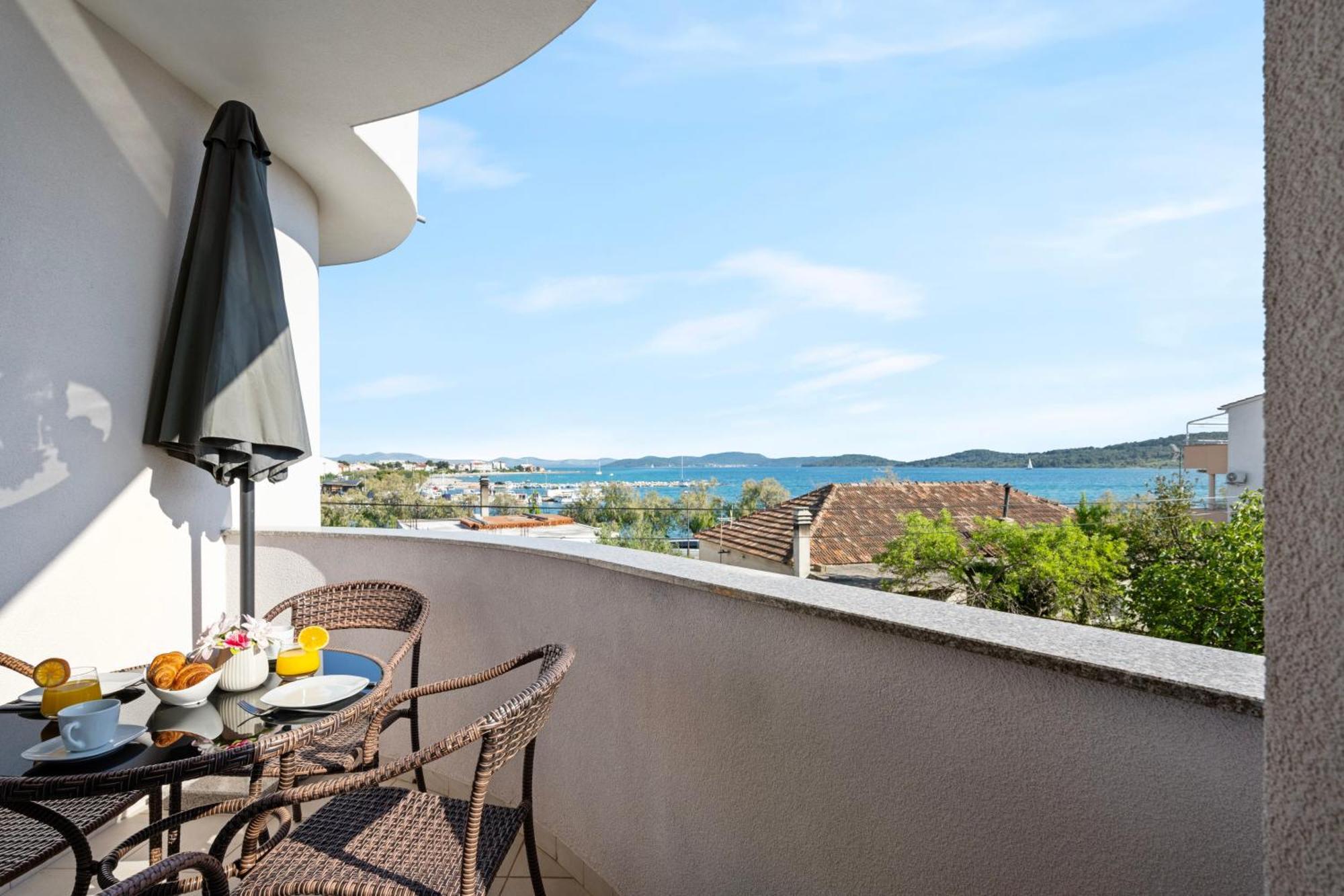 Aquarius Apartments - Beachside With Heated Pool 沃迪切 外观 照片