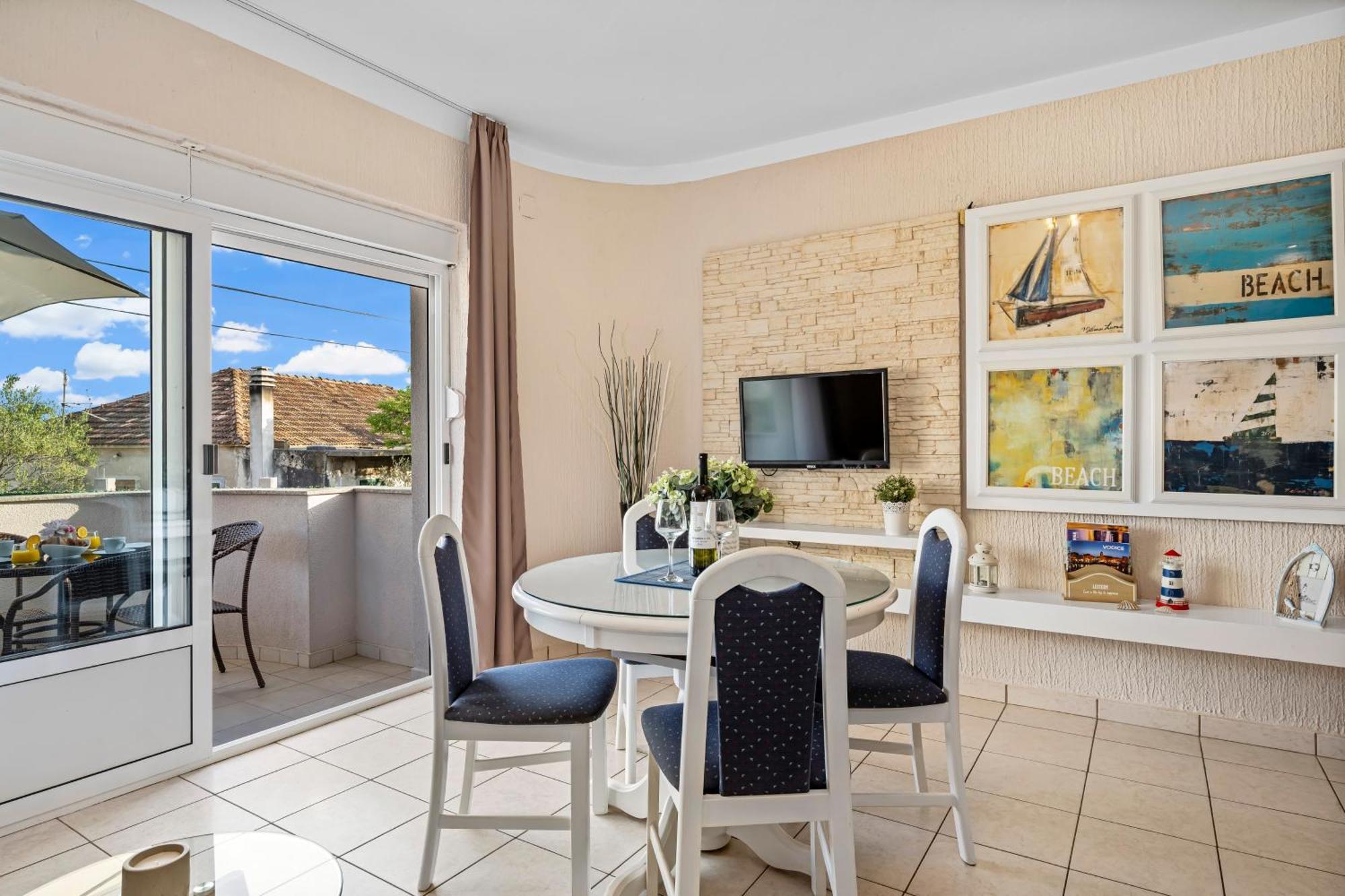 Aquarius Apartments - Beachside With Heated Pool 沃迪切 客房 照片