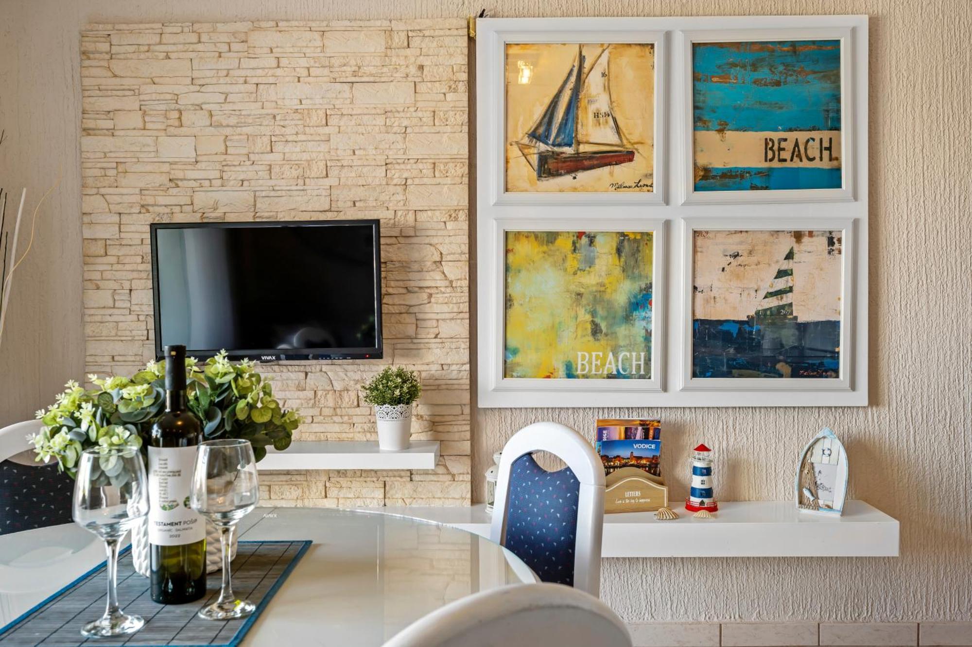 Aquarius Apartments - Beachside With Heated Pool 沃迪切 外观 照片