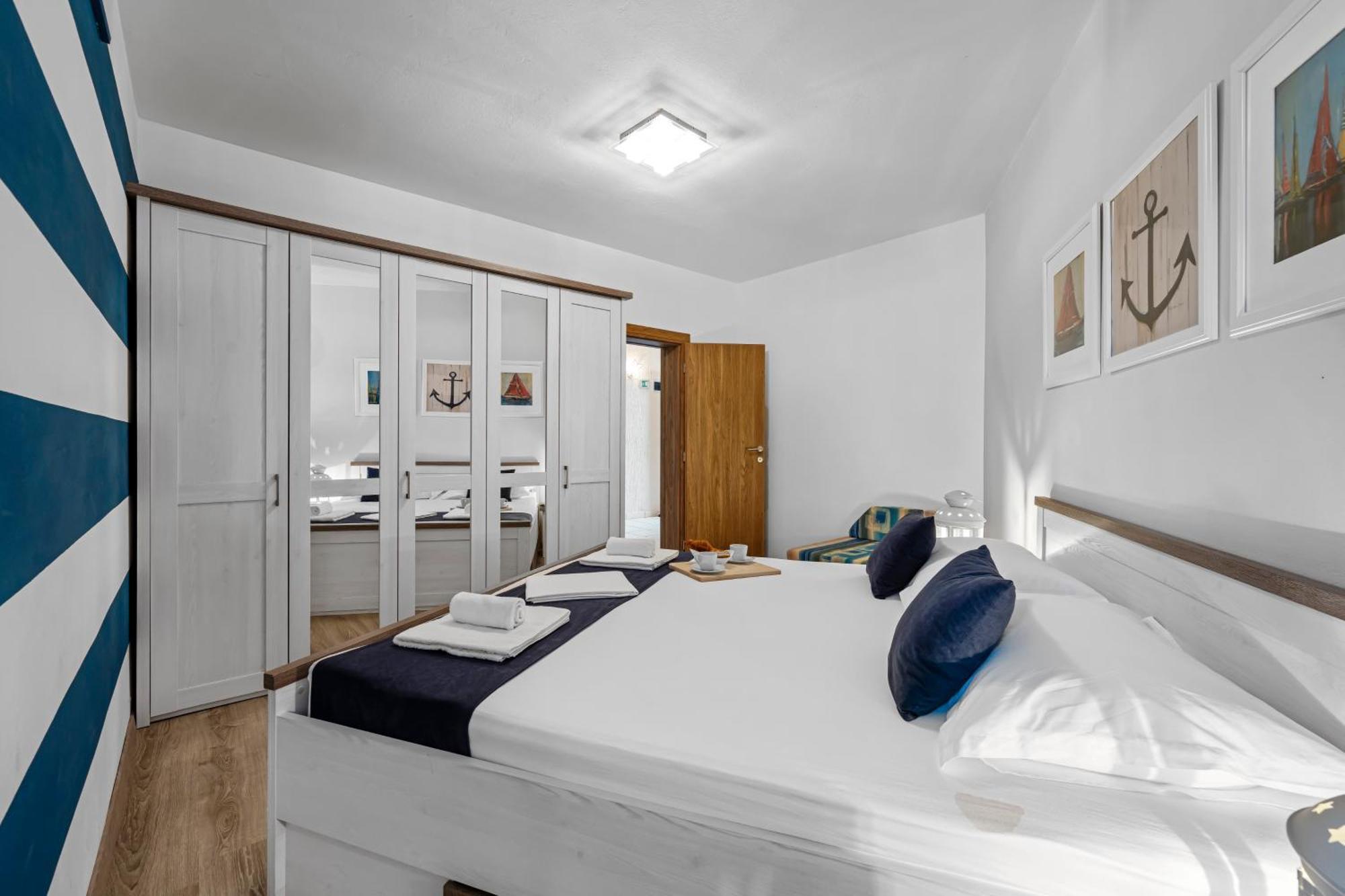 Aquarius Apartments - Beachside With Heated Pool 沃迪切 客房 照片