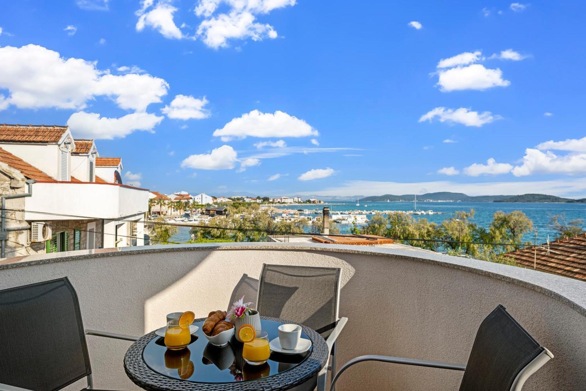 Aquarius Apartments - Beachside With Heated Pool 沃迪切 外观 照片