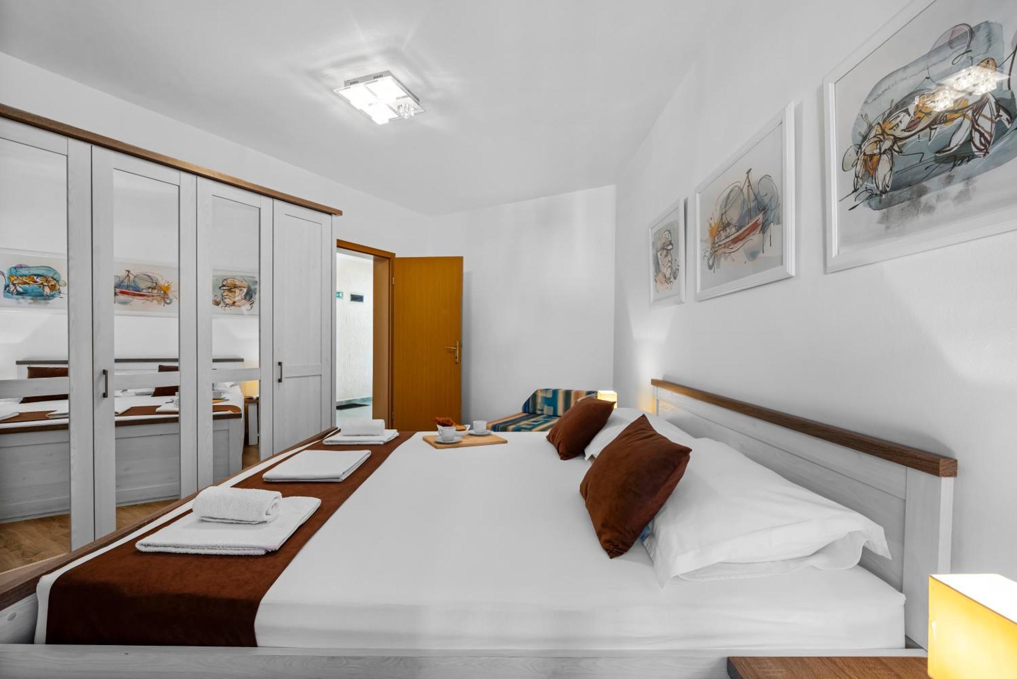 Aquarius Apartments - Beachside With Heated Pool 沃迪切 客房 照片